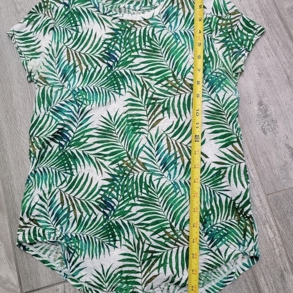 2/$20 LOFT Linen Short Sleeve Palm Shirt XS - Picture 5 of 8